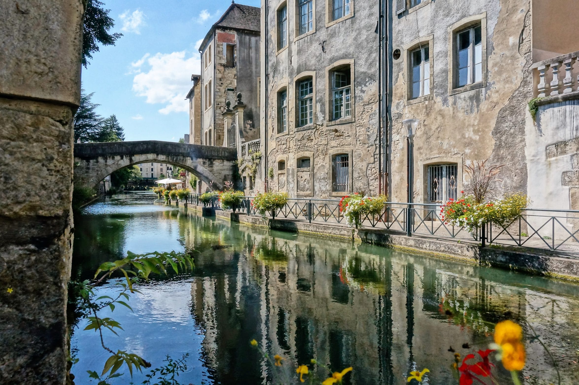 Доле франция. Dole Франция. Dole город. Dole, Bourgogne-Franche-Comté, Франция. Шалон-сюр-сон Бургундия-Франш-Конте картины.