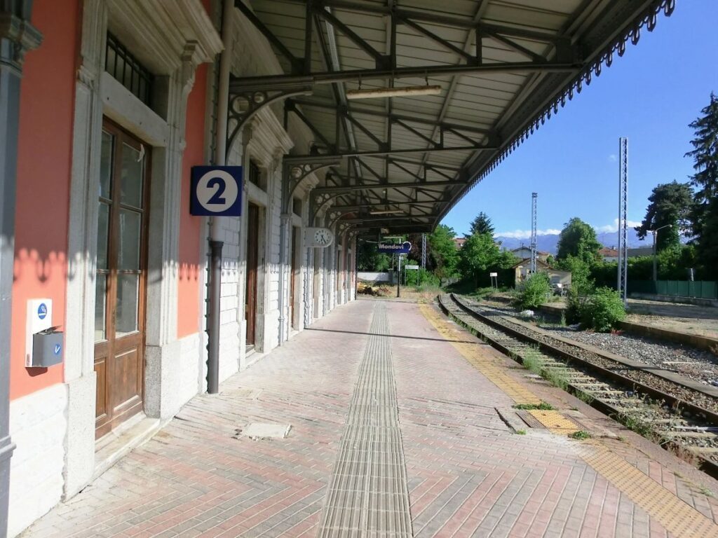 Mondovi station