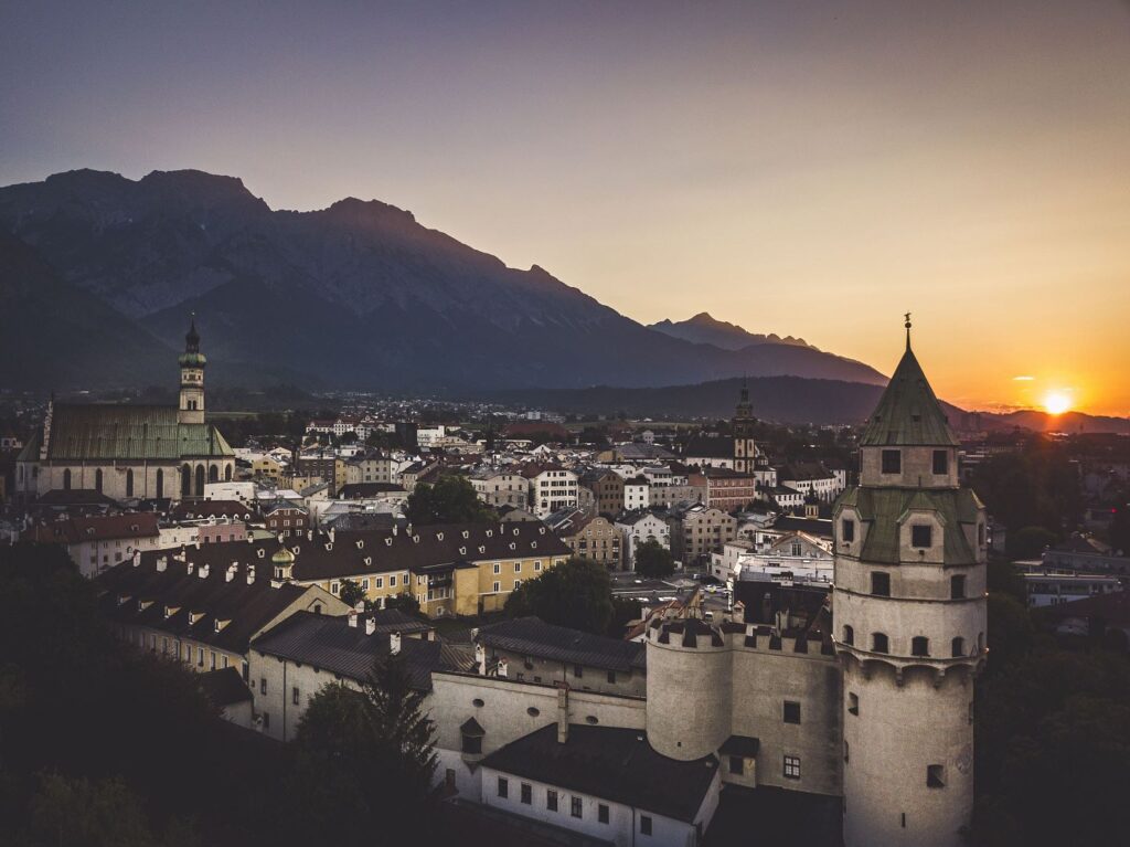 هال Tirol ۾
