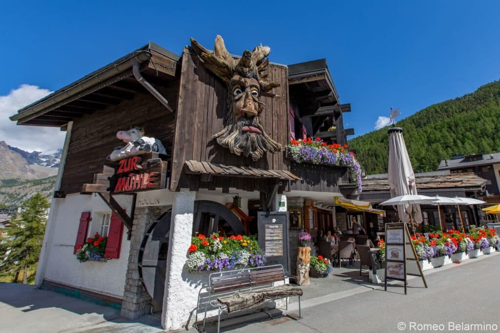Saas Grund Post