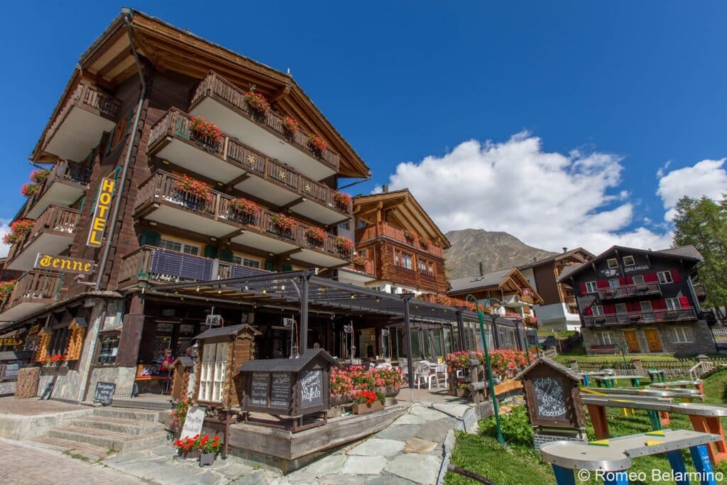 Saas Grund Post